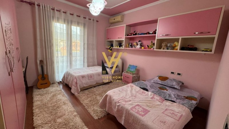 Tirane, jepet me qera hyrje 2+1+Ballkon Kati 3, 145 m² 500 € (ALLIAS)