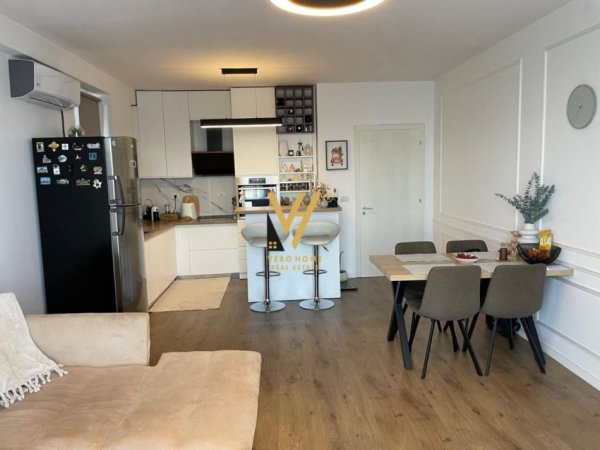Tirane, jepet me qera apartament 2+1+Ballkon Kati 4, 95 m² 450 € (SHKOZE)