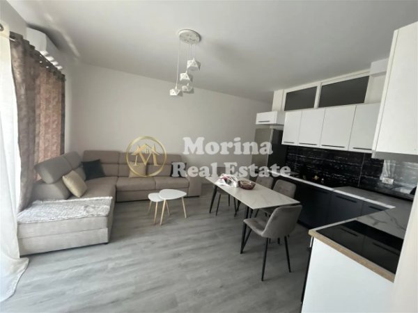 Tirane, jepet me qera apartament 2+1 Kati 3, 85 m² 650 € (Rruga 5 Maji-Emerald Center)