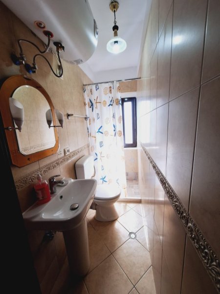 Tirane, jepet me qera apartament 2+1 Kati 4, 70 m² 470 € (Qender prane rruges Fortuzi)
