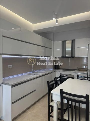 Tirane, jepet me qera apartament 2+1+Ballkon Kati 5, 100 m² 650 € (Shkolla e Bashkuar)
