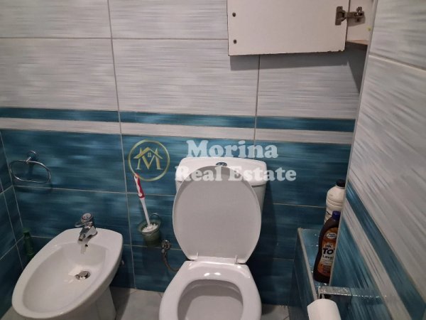 Tirane, jepet me qera apartament 1+1 Kati 5, 75 m² 600 € (Qender)