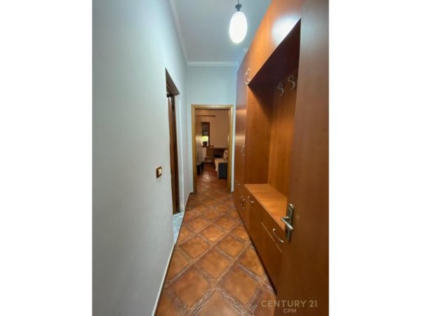 Tirane, jepet me qera apartament 1+1 Kati 1, 50 m² 300 € 