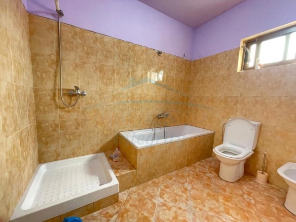 Tirane, jepet me qera apartament+verande | Penthouse 1+1 Kati 3, 70 m² 400 € (Tregu Elektrik, Tiranë)