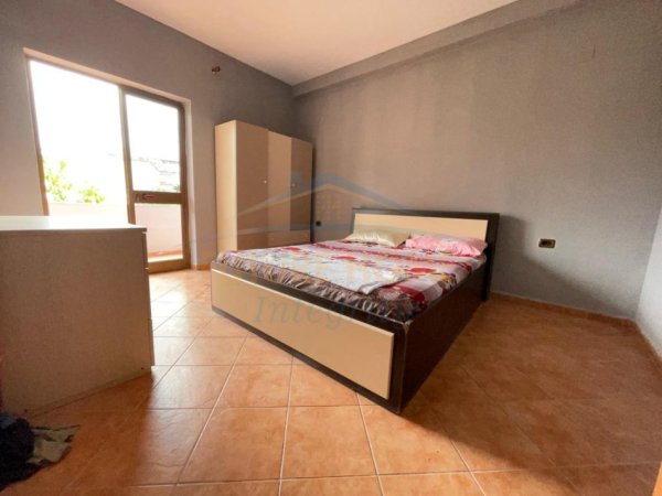 Tirane, jepet me qera apartament+verande | Penthouse 1+1 Kati 3, 70 m² 400 € (Tregu Elektrik, Tiranë)