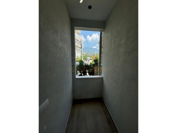Shitet, Apartament 3+1+2, Fresku, Tiranë.