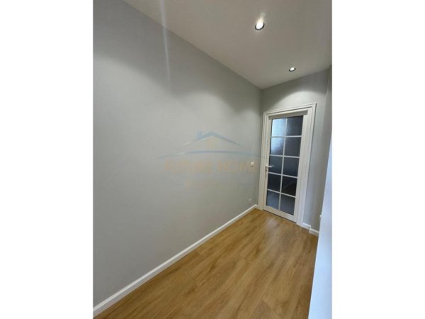 Shitet, Apartament 3+1+2, Fresku, Tiranë.