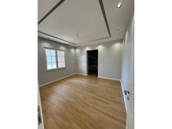 Shitet, Apartament 3+1+2, Fresku, Tiranë.