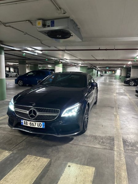 Tirane, shes Nafte, blu e errët automatik Klima 155.000 km 21.000 €