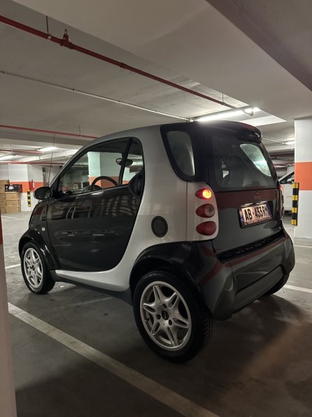 Tirane, shitet makine Smart Fortwo 700cc benzine model 450 Benzin, e zeze automatik 138.000 km 2.900 €