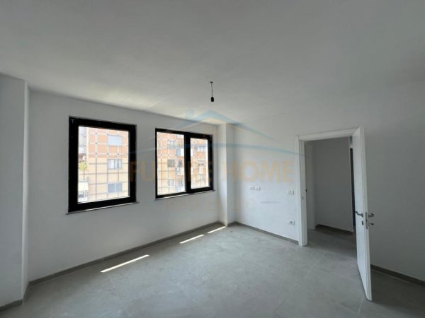 Tirane, shitet apartament 1+1 Kati 7, 61 m² 103.320 € (Rruga Loni Ligori)