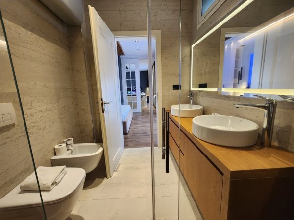 SHITET :⚡️Luxury Apartament ( 2+1+2wc & Verandë + 1Garazh)📍( TOPTANI - Qendër ) || 2350€/m² (320,000€)