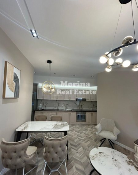 Tirane, jepet me qera apartament 2+1 Kati 7, 120 m² 1.100 € (9-Kateshet)