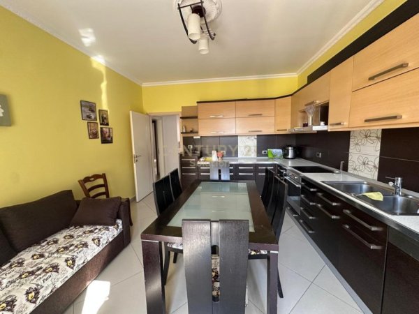 Tirane, jepet me qera apartament 3+1+Ballkon Kati 9, 133 m² 551 € (Rruga Aleksandri Madh)