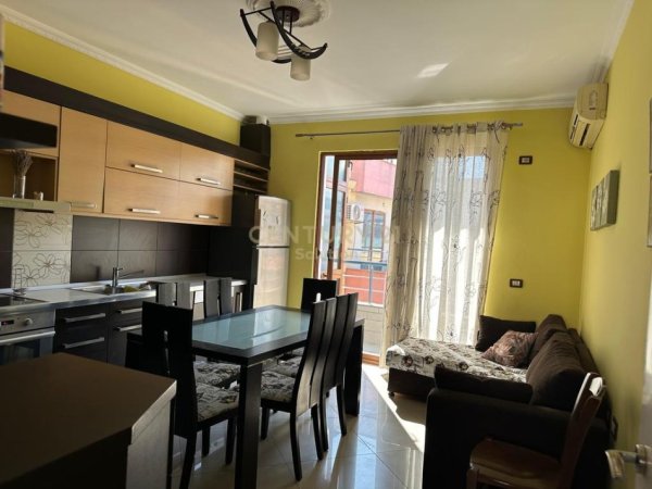 Tirane, jepet me qera apartament 3+1+Ballkon Kati 9, 133 m² 551 € (Rruga Aleksandri Madh)
