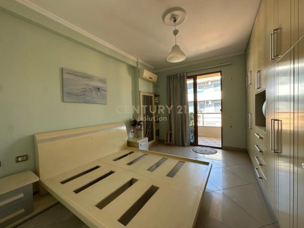 Tirane, jepet me qera apartament 3+1+Ballkon Kati 9, 133 m² 551 € (Rruga Aleksandri Madh)
