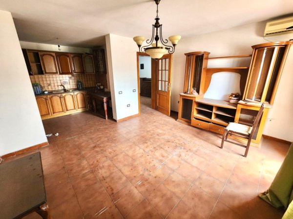 SHITET: 3+1+2wc + Kuzh Vec  (📍21 Dhjetori - FIKS NE KRYQEZIM ) | 142m2 NETO -1380€/m²🔥(196,000€)