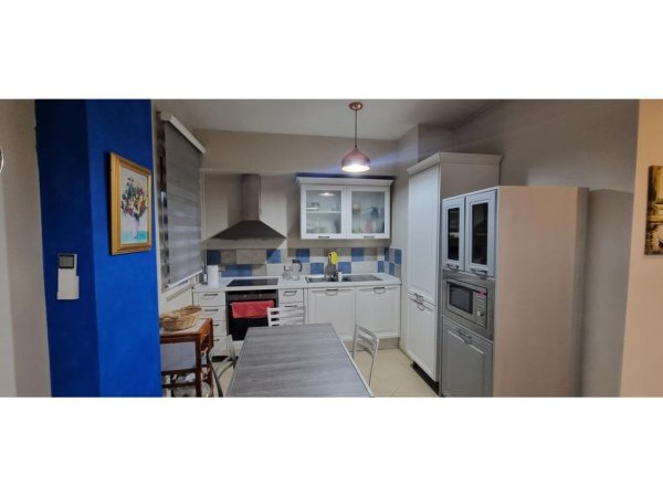 Shitet , Apartament 1+1, Materniteti i Ri, Tirane.