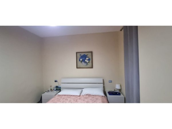 Shitet , Apartament 1+1, Materniteti i Ri, Tirane.