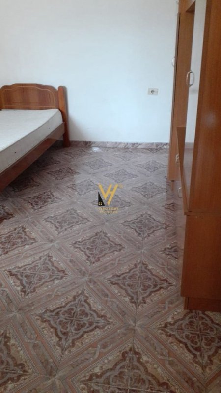 Tirane, jepet me qera apartament 3+1+Ballkon Kati 2, 120 m² 700 € (RRUGA 4 DESHMORET)