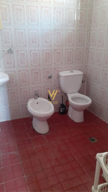 Tirane, jepet me qera apartament 3+1+Ballkon Kati 2, 120 m² 700 € (RRUGA 4 DESHMORET)