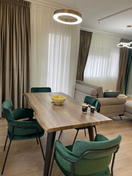 Tirane, jepet me qera apartament 2+1 Kati 3, 110 m² 900 € (Kristal Center)
