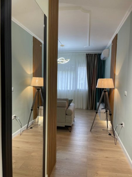 Tirane, jepet me qera apartament 2+1 Kati 3, 110 m² 900 € (Kristal Center)