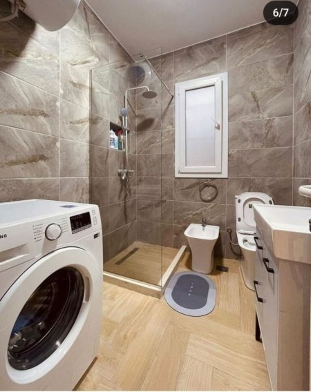 Tirane, jepet me qera apartament 2+1 Kati 2, 90 m² 700 € (21 Dhjetori , Rruga Frosina Plaku)
