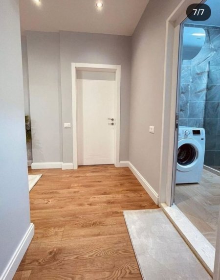 Tirane, jepet me qera apartament 2+1 Kati 2, 90 m² 700 € (21 Dhjetori , Rruga Frosina Plaku)