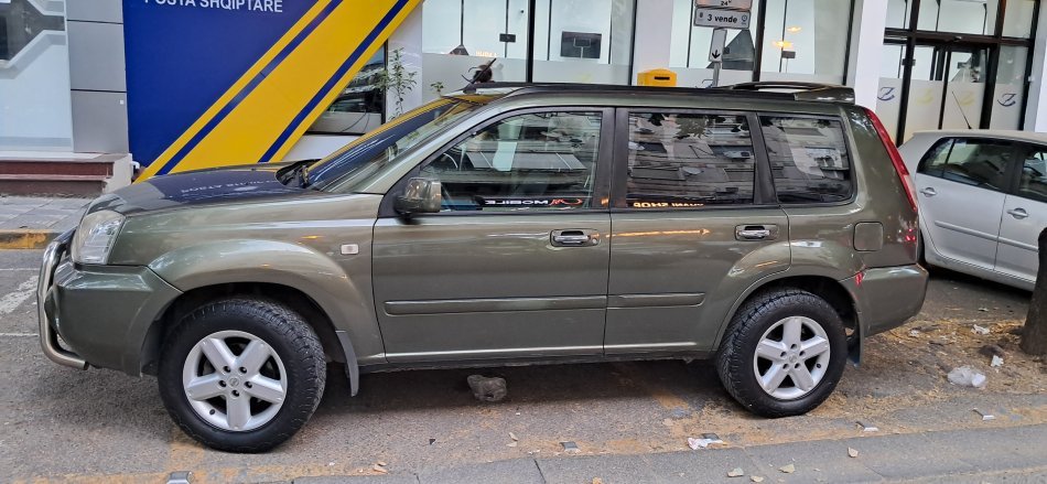 Tirane, shitet SUV | Xhip Nissan X-Trail 4x4 2.0 Benzin+Gaz, jeshile manuale Klima 313.000 km 3.900 €