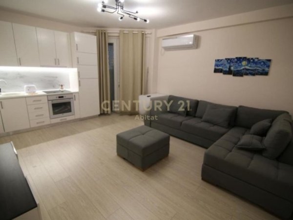 Tirane, jepet me qera apartament 1+1 Kati 3, 44 m² 575 € (Condor Centre)