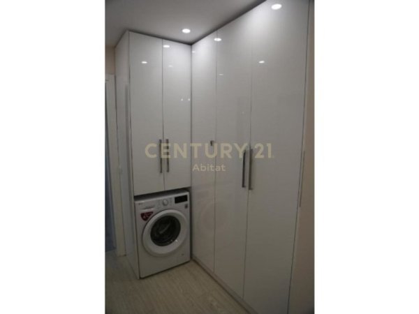Tirane, jepet me qera apartament 1+1 Kati 3, 44 m² 575 € (Condor Centre)