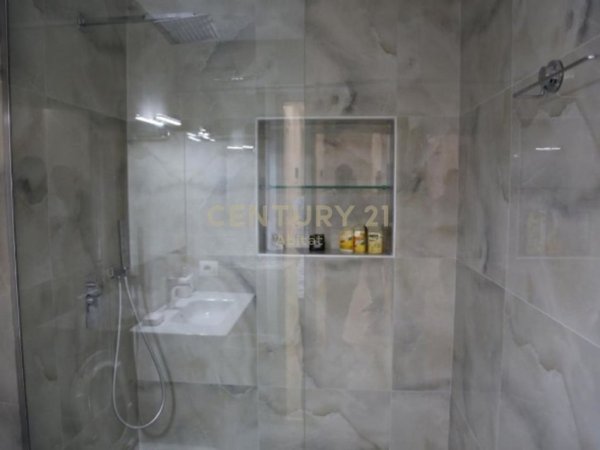Tirane, jepet me qera apartament 1+1 Kati 3, 44 m² 575 € (Condor Centre)