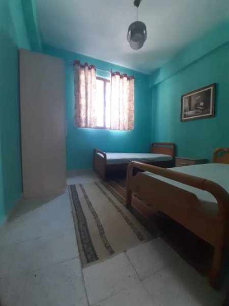 Tirane, jepet me qera Vile 2+1 Kati 3, 75 m² 350 € (Kombinat)