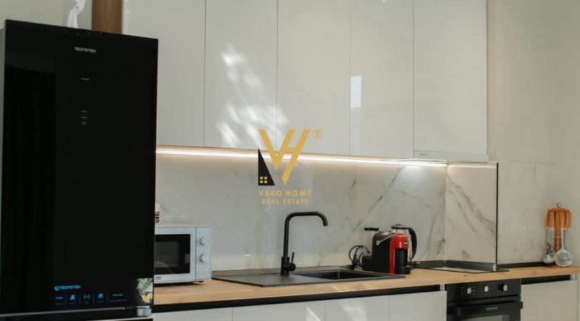 Tirane, jepet me qera apartament 1+1+Ballkon Kati 7, 70 m² 800 € (KOMUNA E PARISIT)