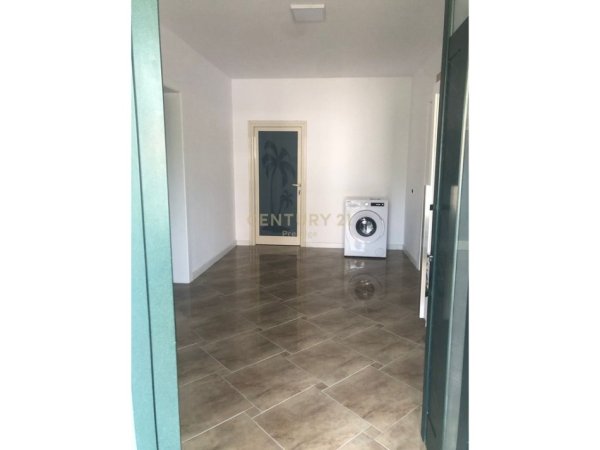 Tirane, jepet me qera apartament 2+1 Kati 2, 120 m² 500 € 