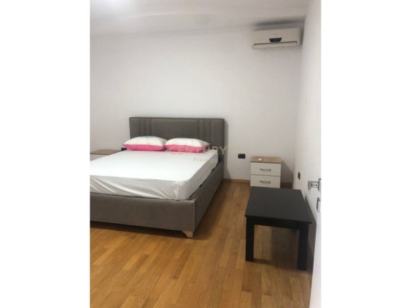 Tirane, jepet me qera apartament 2+1 Kati 2, 120 m² 500 € 