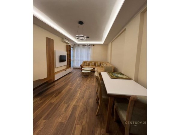 Tirane, jepet me qera apartament 1+1 Kati 2, 60 m² 550 € (Rr.Vllazen Huta)