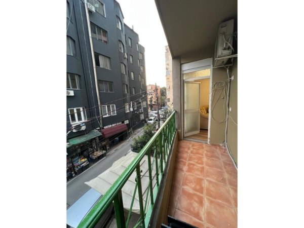 Tirane, jepet me qera apartament 1+1 Kati 2, 60 m² 550 € (Rr.Vllazen Huta)