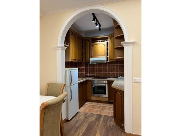 Tirane, jepet me qera apartament 1+1 Kati 2, 60 m² 550 € (Rr.Vllazen Huta)