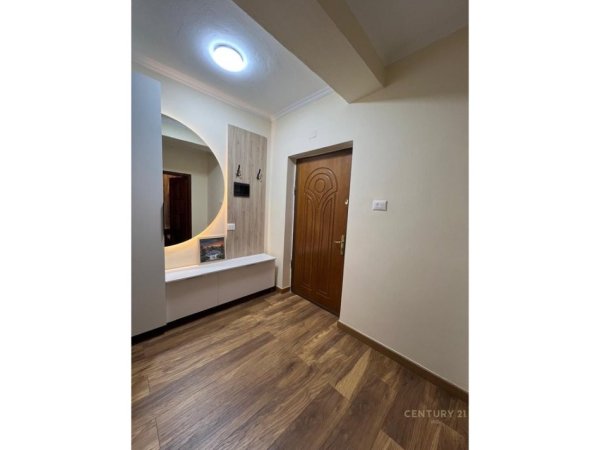 Tirane, jepet me qera apartament 1+1 Kati 2, 60 m² 550 € (Rr.Vllazen Huta)