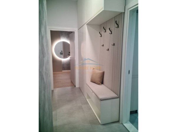 Tirane, jepet me qera apartament+verande | Penthouse 3+1 Kati 7, 135 m² 600 € (Freskut, pranë Pastiçeri Melisa)