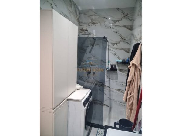 Tirane, jepet me qera apartament+verande | Penthouse 3+1 Kati 7, 135 m² 600 € (Freskut, pranë Pastiçeri Melisa)