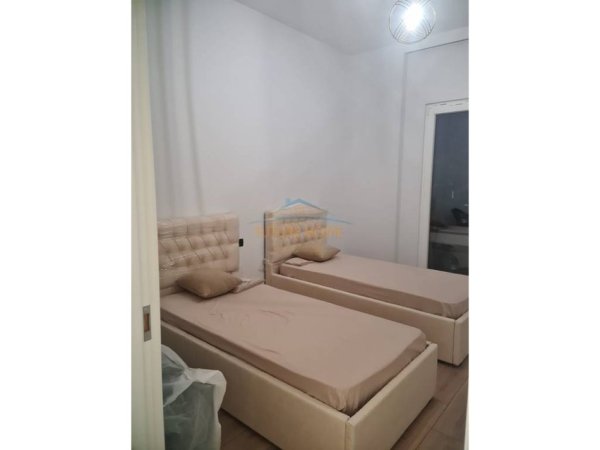 Tirane, jepet me qera apartament+verande | Penthouse 3+1 Kati 7, 135 m² 600 € (Freskut, pranë Pastiçeri Melisa)