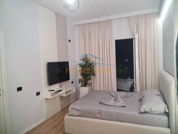 Tirane, jepet me qera apartament+verande | Penthouse 3+1 Kati 7, 135 m² 600 € (Freskut, pranë Pastiçeri Melisa)