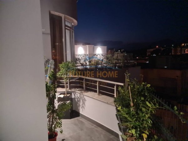 Tirane, jepet me qera apartament+verande | Penthouse 3+1 Kati 7, 135 m² 600 € (Freskut, pranë Pastiçeri Melisa)