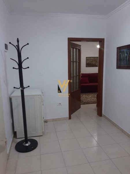 Tirane, jepet me qera apartament 2+1+Ballkon Kati 3, 75 m² 600 € (BLLOK)