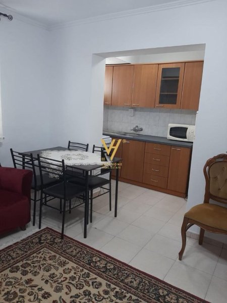 Tirane, jepet me qera apartament 2+1+Ballkon Kati 3, 75 m² 600 € (BLLOK)