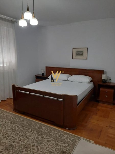 Tirane, jepet me qera apartament 2+1+Ballkon Kati 3, 75 m² 600 € (BLLOK)