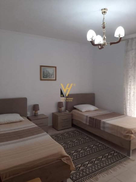 Tirane, jepet me qera apartament 2+1+Ballkon Kati 3, 75 m² 600 € (BLLOK)